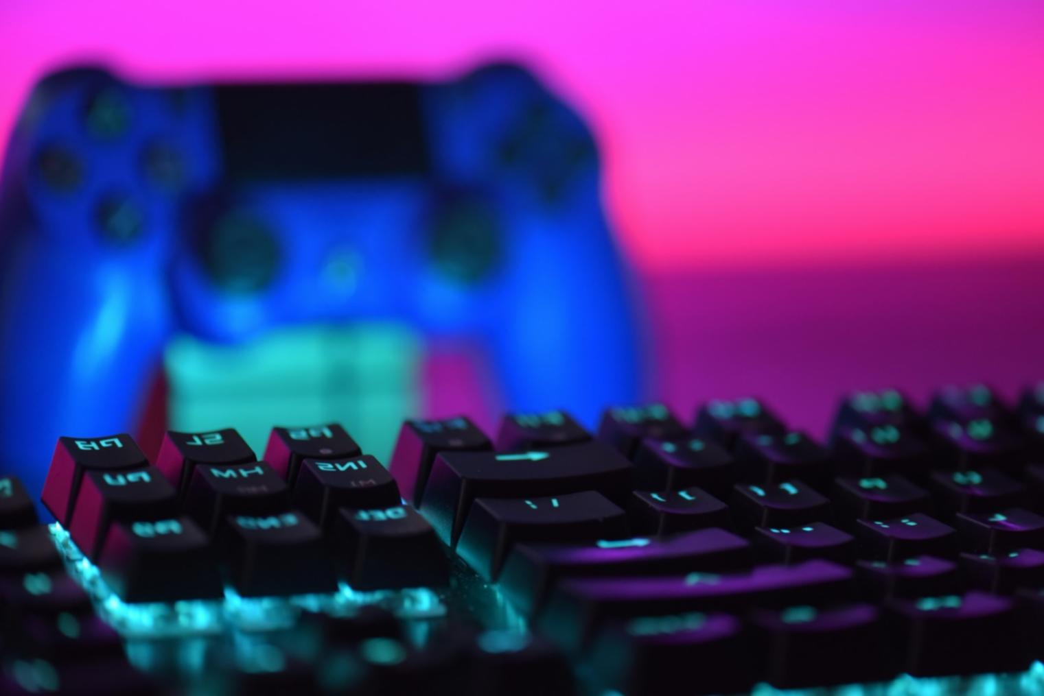Sessione di coaching professionale esports con analisi delle performance